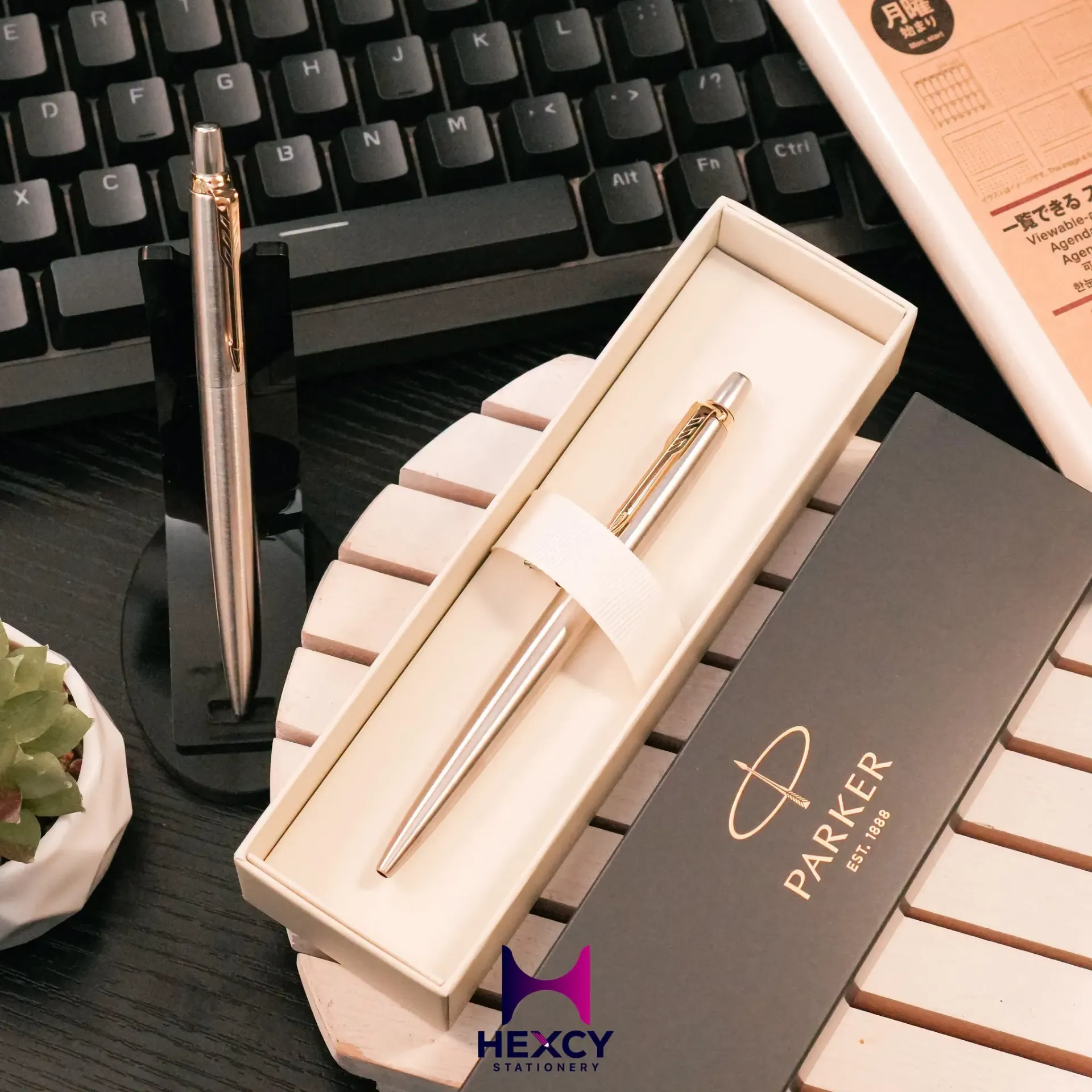 PARKER 1953345 Parker Ballpoint Pen, Jotter, Stainless Steel GT, Medium Point, Oil-based, Gift Boxed